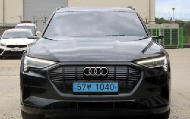인천실매물중고차매매사이트 e-트론 55 콰트로 매물 사진 18 - 2023/03 42,152km